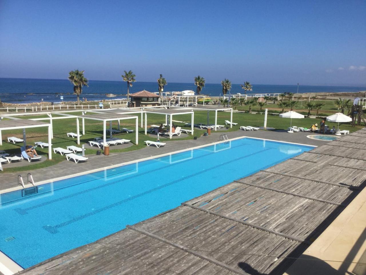 Aphrodite Beachfront Apartment Ghaziveran Exterior foto